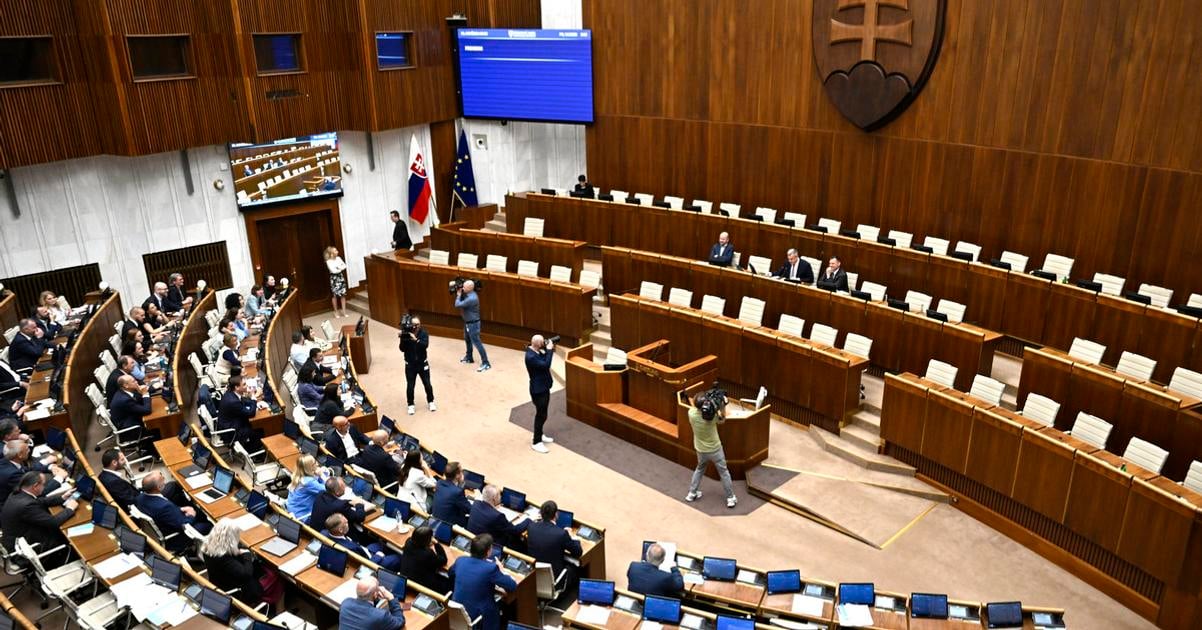 poslanci zatial v tomto roku schvalili 45 zakonov z toho dva v zrychlenom rezime