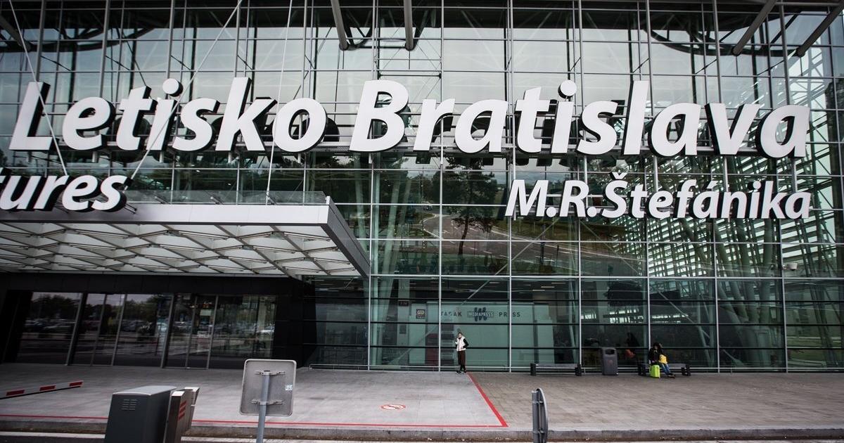 Bratislavske letisko poprvykrat odbavilo za mesiac viac ako pol miliona cestujucich