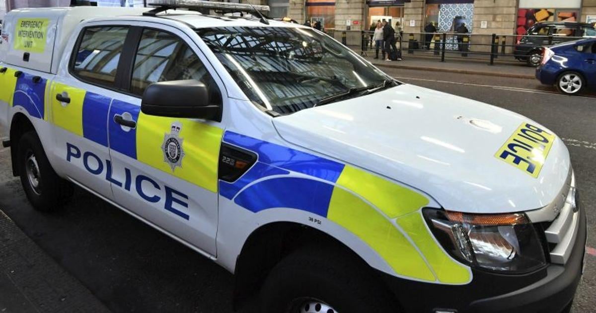 Britska policia skuma dary pre Reform UK od matky odsuneneho podvodnika