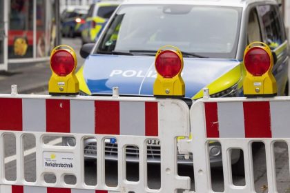 Muz zrejme zadrziava rukojemnikov v banke v nemeckom Regensburgu