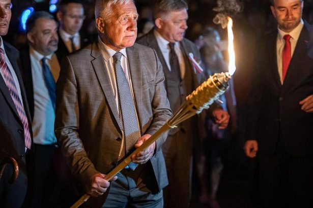 Oslavy zvrchovanosti Kamenicky dal kolegovi zo Smeru vyse 113tisic vystupi rovnaka skupina ktora bola na Devine