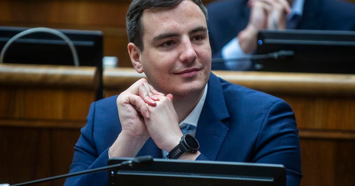 Poslanec David Dej mal nehodu s motocyklistom v Bratislave