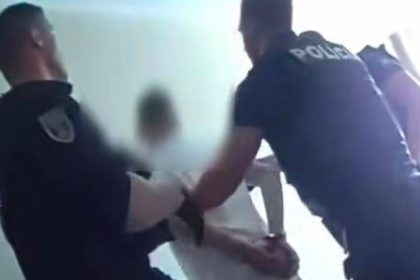 Recepnej sa vyhradzal strelbou Policia do hotela vyslala niekolko hliadok muza spacifikovali