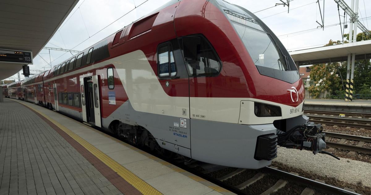 Stredajsie zrusenia a meskania viacerych vlakov na zapade sposobil had
