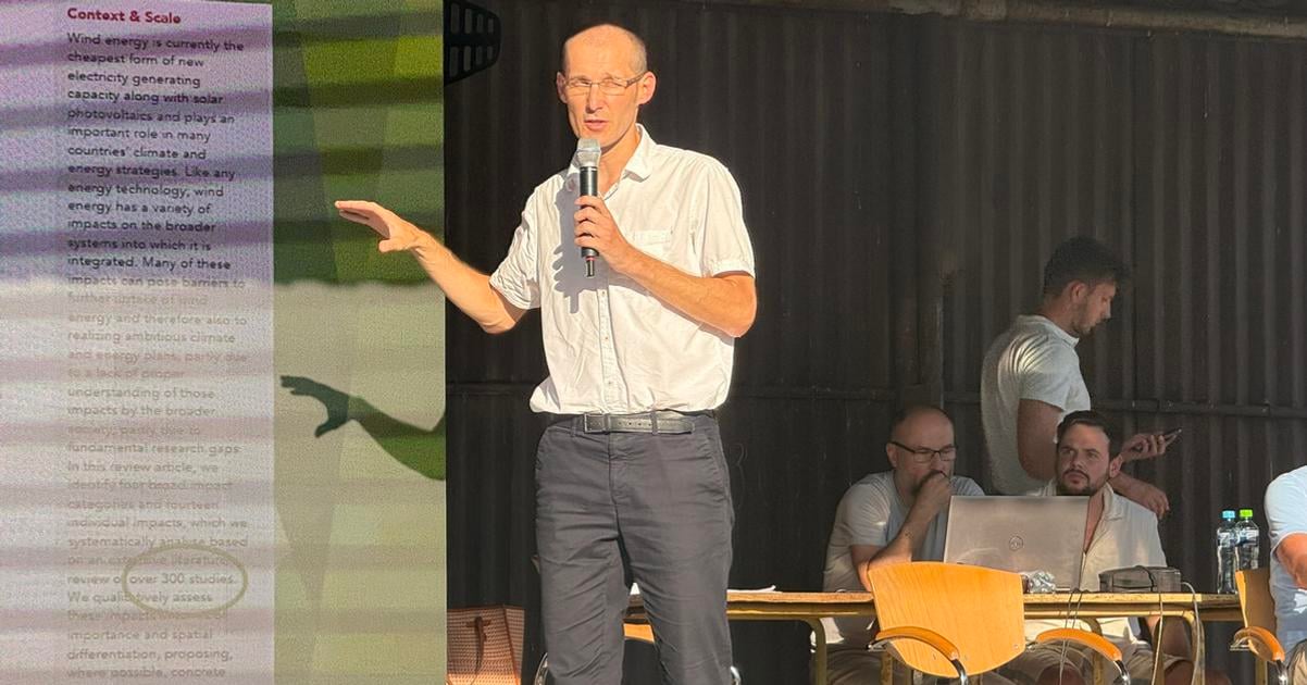 Jedna dedina sedem turbin a otazka ktora rozdeluje obyvatelov Precio prave my pytaju sa