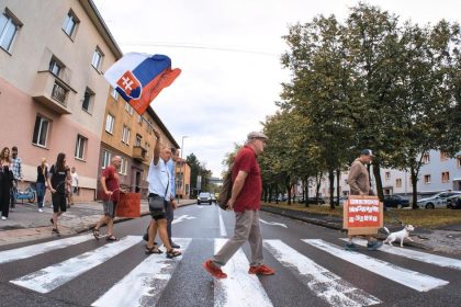 Martincania zablokovali Cervenu armadu Uctili si aj mlade dievca ktore preslo vojenskou cisternou