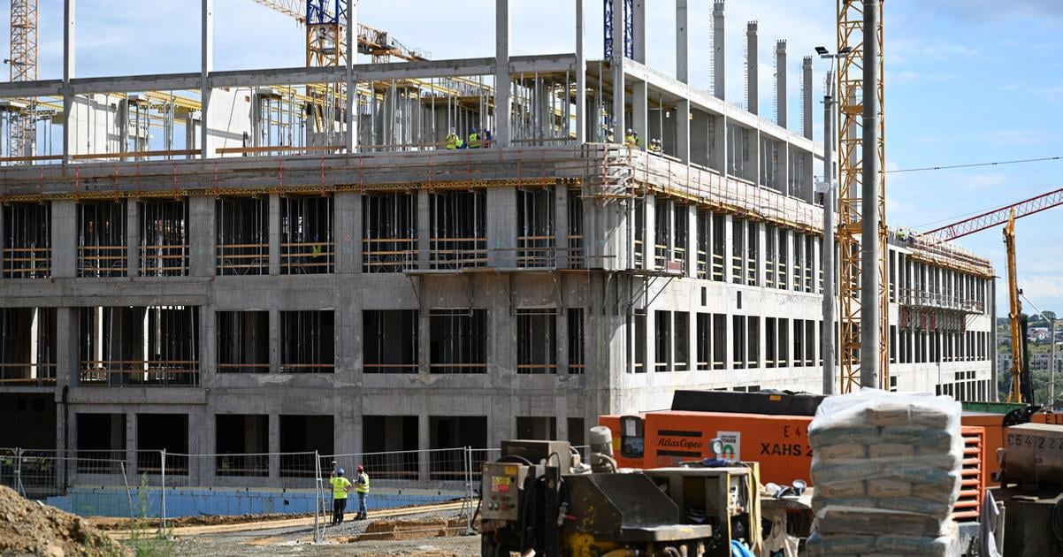 Nad hovori o predrazenych nakladoch vojenskej nemocnice nechcu ju postavit alebo len ziskat velky zisk vyhlasil
