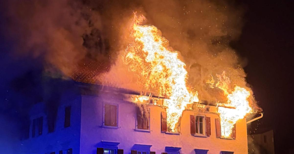 Pri pozari v bytovom dome na svajciarskom meste Thusis zahynuli dvaja ludia