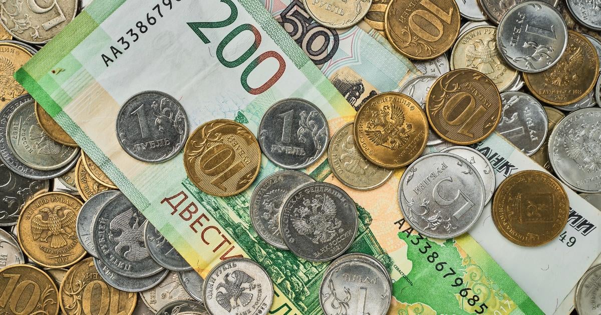 Rusi hromadne vyberaju peniaze z bank vysokym urokom a reciam o dobrej kondicii neveria