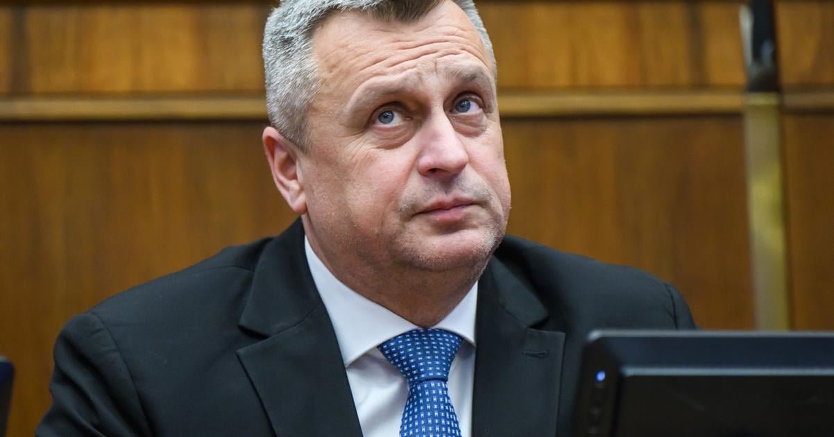 SNS navrhne aby parlament mal pravomoc odnat statne vyznamenanie
