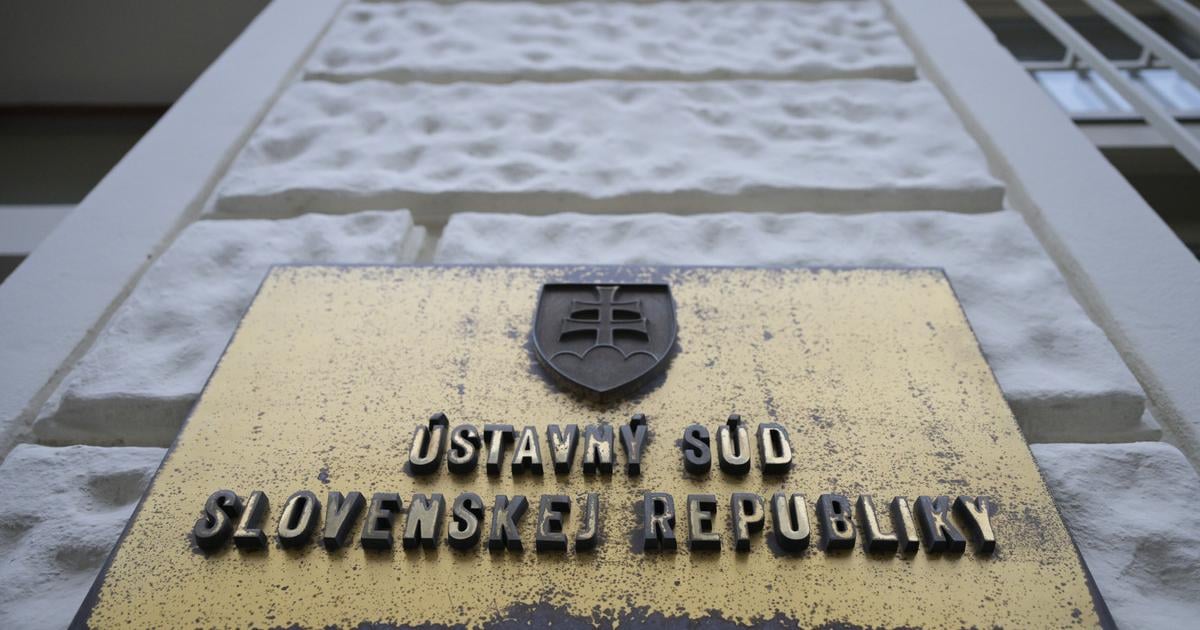 Ustavny sud predlozil Europskemu sudnemu dvoru prejudicialnu otazku tykajucej sa manzelstiev osob rovnakeho pohlavia