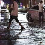 okolie tokia zasiahli silne dazde a povodne najmenej jedna osoba prisla o zivot