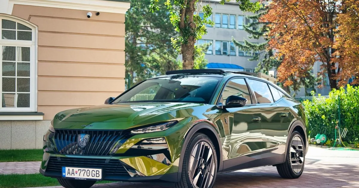 Jazdili sme s modernizovaným Peugeotom 408
