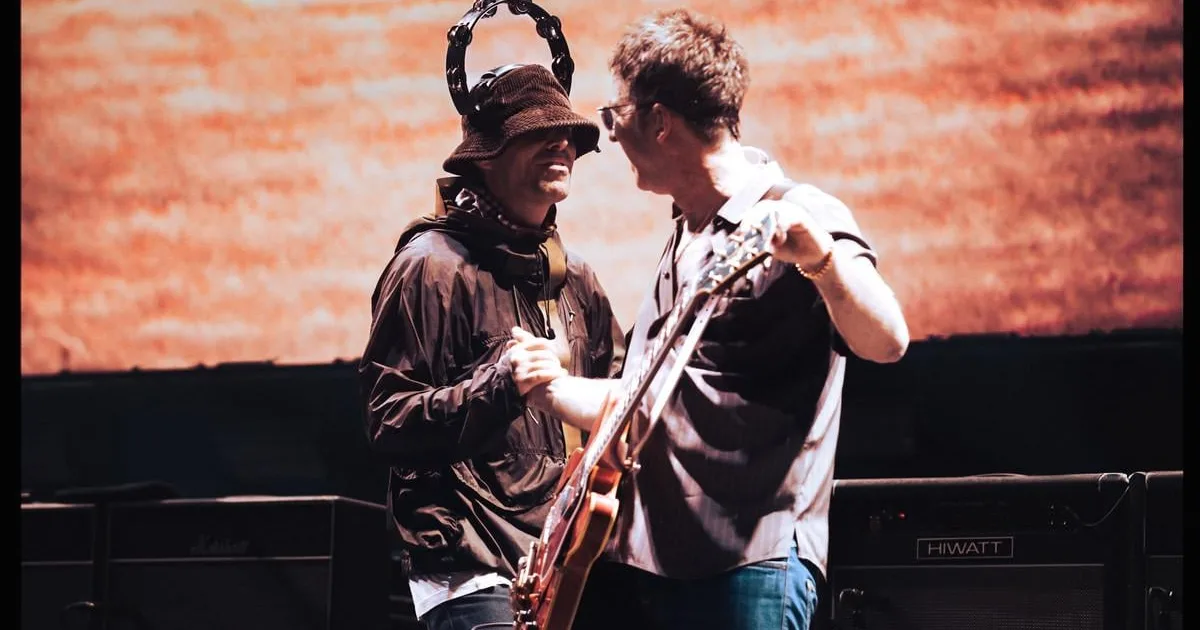 Liam a Noel sú po 15 rokoch spolu, film o Oasis mapuje ich návrat