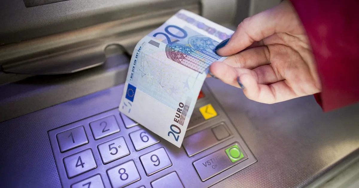 Mzdy v eurozóne vzrástli v druhom štvrťroku medziročne o tri percentá