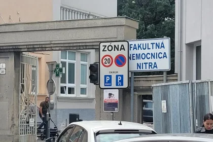 Nemocnica vo sviatočnom režime, autobusy ako v pracovný deň