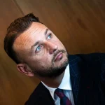 Polícia sa vracia k ceste Šutaja Eštoka na F1, rieši námietku zaujatosti