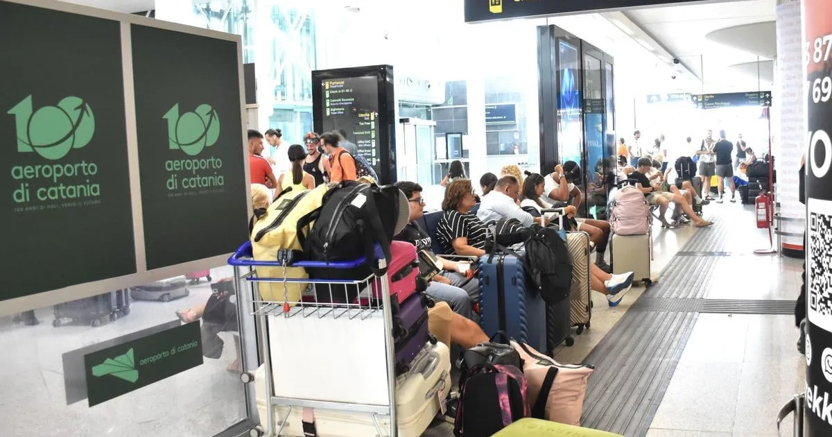 Pre sopečný popol z Etny zastavili lety na letisku v sicílskom meste Catania