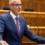 Raši žiada od opozície podporu pre ústavnú úpravu referenda o predčasných voľbách
