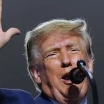 Republikáni na zjazde jednohlasne podporili Trumpa, plný bizarností