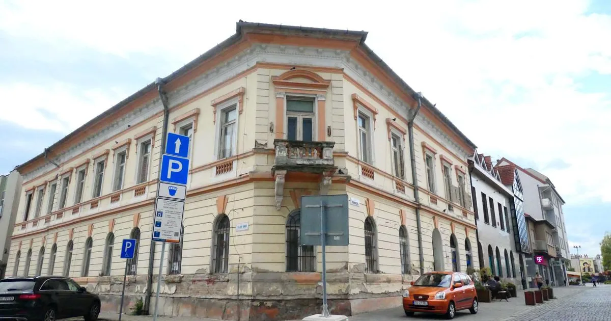 Roky známy ako Dom politických strán, posledný pavlačový dom v meste ožíva