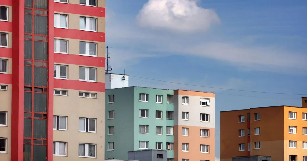 Slováci odchádzajú od rodičov až po tridsiatke.