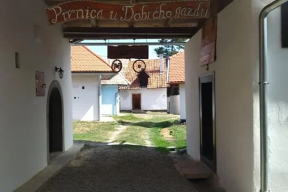 Slováci tento región prehliadajú, Japonci sem chodia za včelami, iní za vínom a pokojom