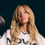 Sydney Sweeney čelí kritike za lacnú reklamu s nahou na koši