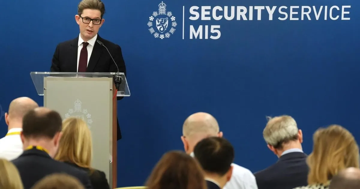 Útoky sa možno plánujú tam, kam nevidíme. Šéf britskej rozviedky varuje pred hrozbami